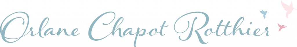 logo représentant le nom Orlane Chapot Rotthier écrit en bleu, a droite du nom se trouve quelques colibri de différentes couleurs.