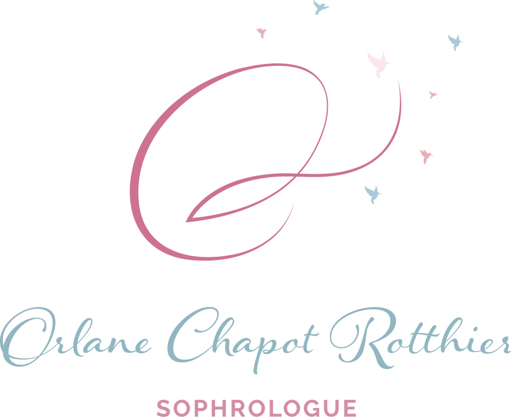 Logo principal composé d'un o manuscrit écrit en rose, surmonté de colibri de différente couleur. en dessous est inscrit Orlane Chapot Rotthier en bleu, puis encore en dessous Sophrologue dans le même rose que le O.